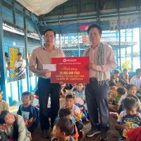 ÍCH NHI TRAO QUÀ TRUNG THU VÀ HỖ TRỢ TRẺ EM NGHÈO TẠI BIỂN HỒ – CAMPUCHIA